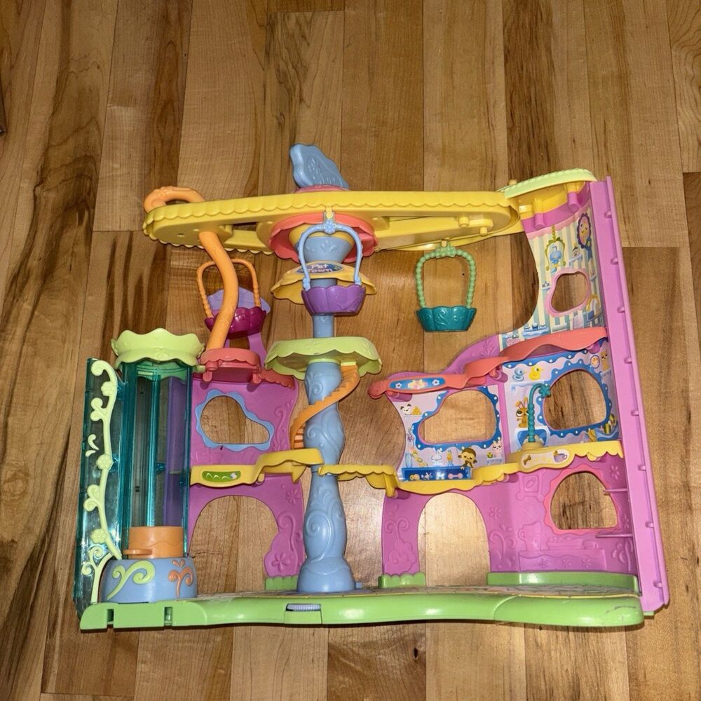 Vintage Littlest Pet Shop Round N Round Pet Town 2006